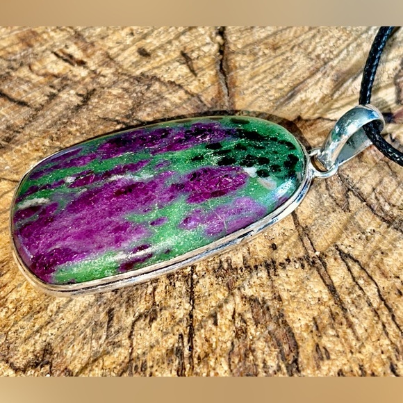 Beautiful Anyolite Ruby Zoisite Pendant 2 1/4” - Picture 11 of 12